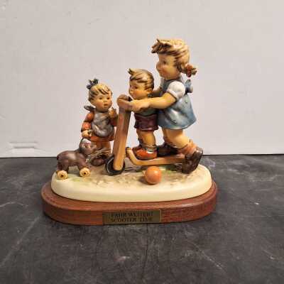HŬMMEL FIGURINE