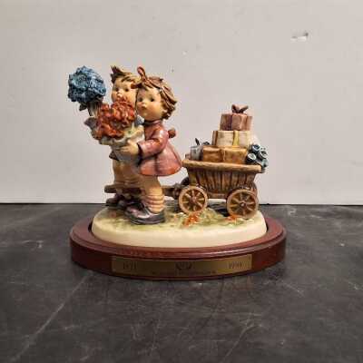 HŬMMEL FIGURINE