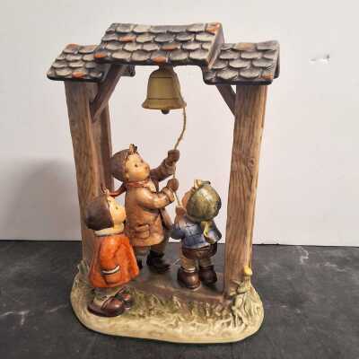 HŬMMEL FIGURINE