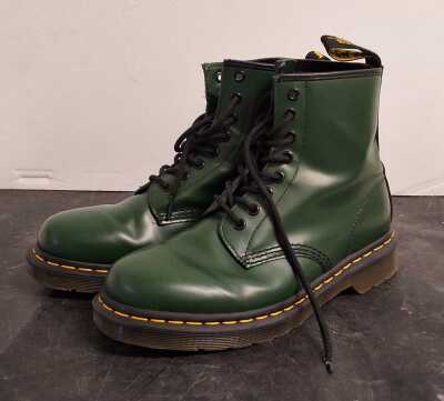 DR MARTEN BOOTS
