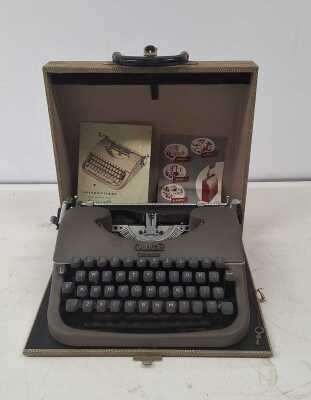 VINTAGE TYPEWRITER