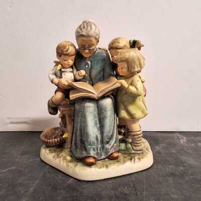 HŬMMEL FIGURINE