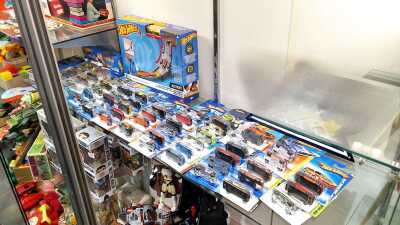 HOT WHEELS