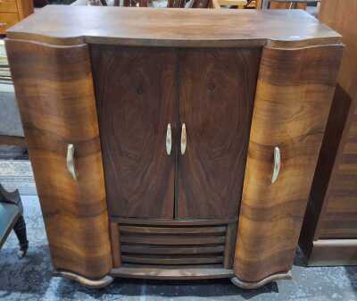 VINTAGE VALVE RADIO CABINET