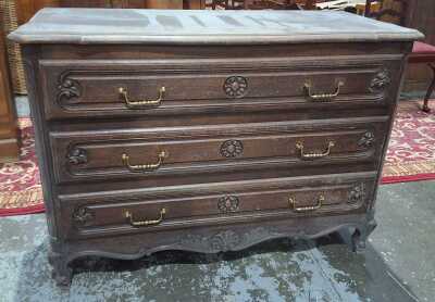 CHEST OF DRAWERS