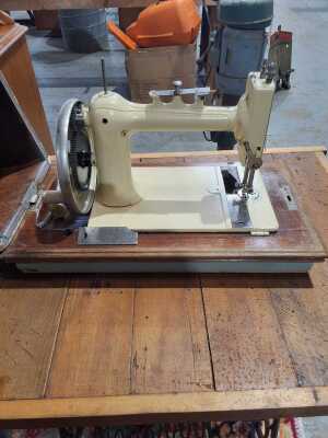 SEWING MACHINE