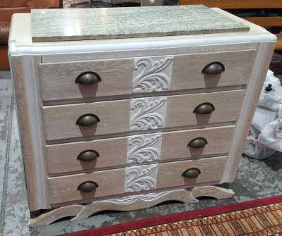 COMMODE