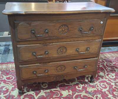 CHEST OF DRAWERS