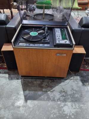 RECORD PLAYER