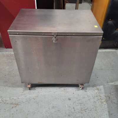 ICE BOX