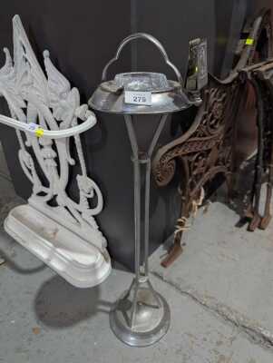 SMOKERS STAND