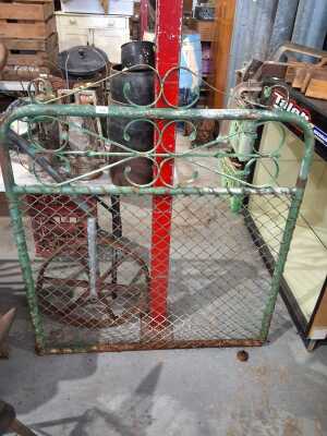 PEDESTRIAN GATE