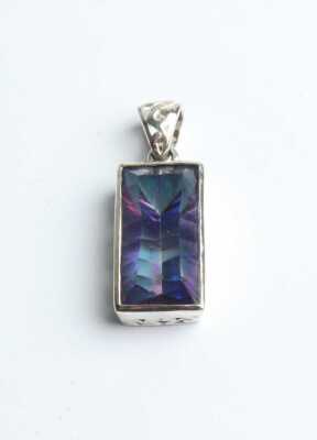 SILVER TOPAZ PENDANT