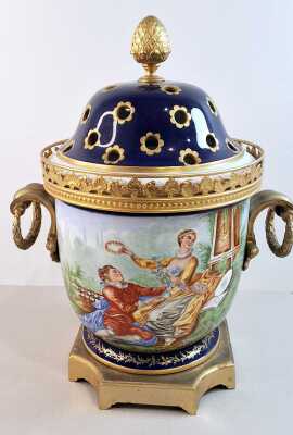 CONTINENTAL PORCELAIN URN