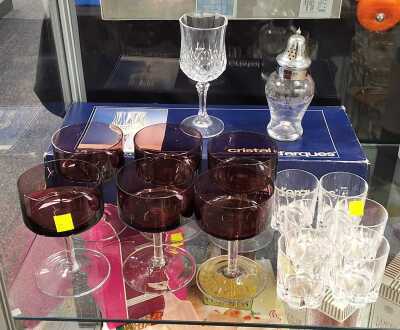 GLASS & CRYSTAL TABLEWARE