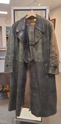 TRENCH COAT