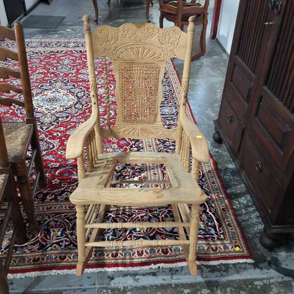 ROCKING CHAIR