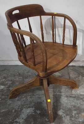 CAPTAINS CHAIR