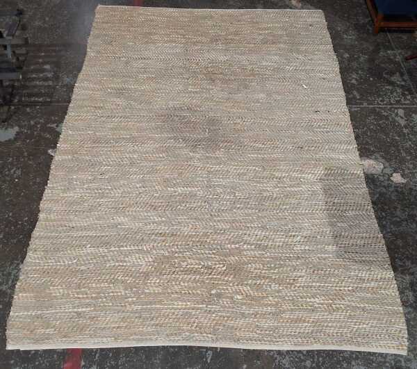 FLOOR RUG