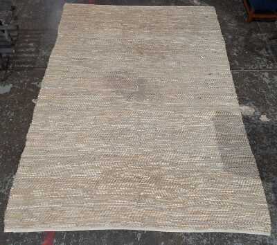 FLOOR RUG