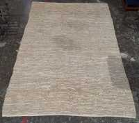 FLOOR RUG