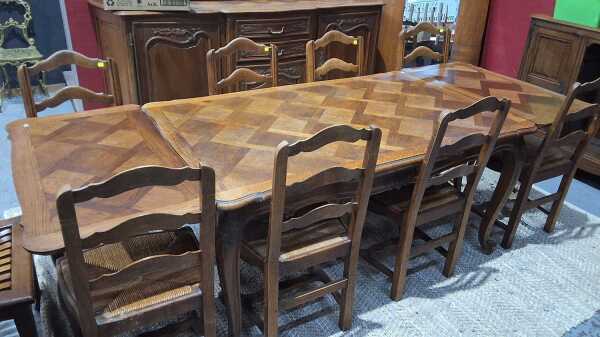 DINING TABLE