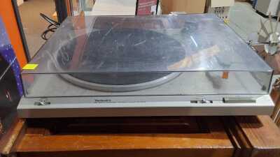 TURNTABLE
