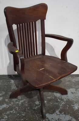 CAPTAINS CHAIR
