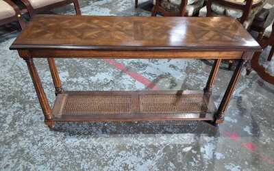 CONSOLE TABLE
