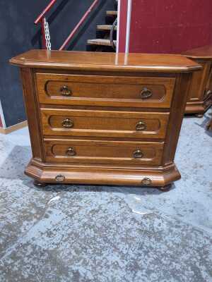 CHEST OF DRAWERS