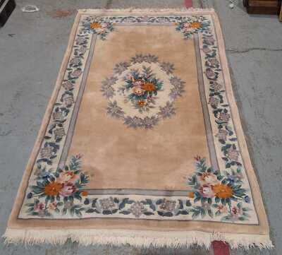 FLOOR RUG