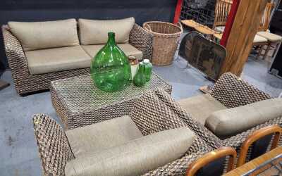 OUTDOOR LOUNGE