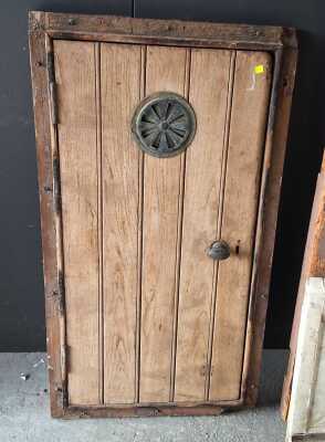 VINTAGE DOOR IN FRAME