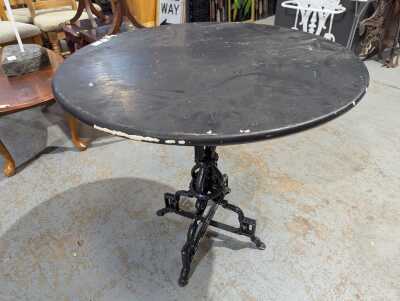 OUTDOOR TABLE
