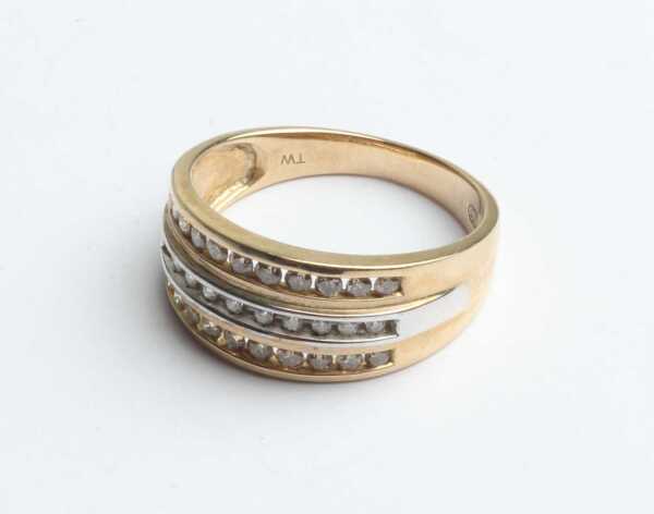 DIAMOND RING