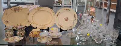 CHINA & GLASSWARE