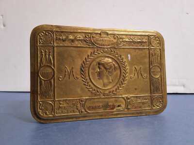 CHRISTMAS TIN