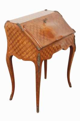 PETITE BUREAU