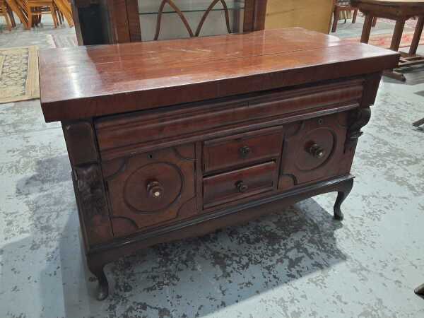 CHEST OF DRAWERS