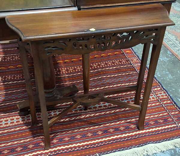 PETITE HALL CONSOLE