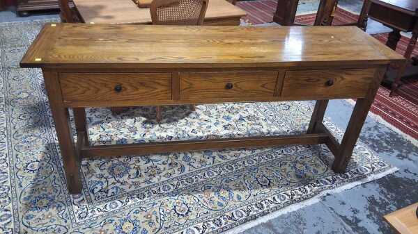 CONSOLE TABLE