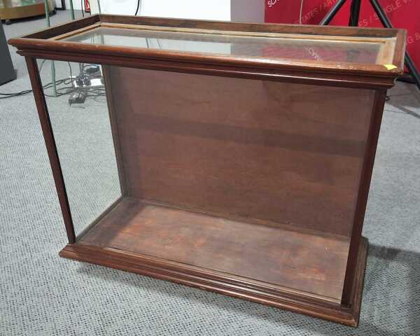 DISPLAY CABINET