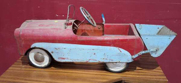 PEDAL CAR
