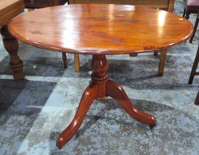 OCCASIONAL TABLE