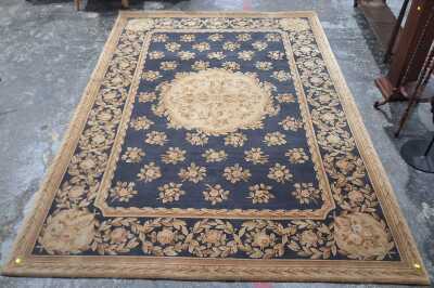 FLOOR RUG