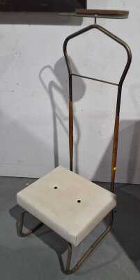 VALET STAND