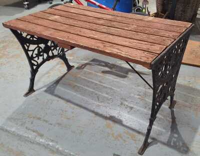 GARDEN TABLE