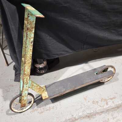 CHILDS SCOOTER