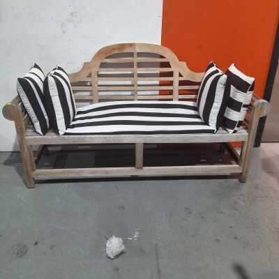 OUTDOOR BENCH