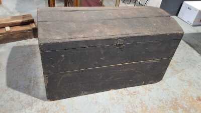 VINTAGE TRUNK